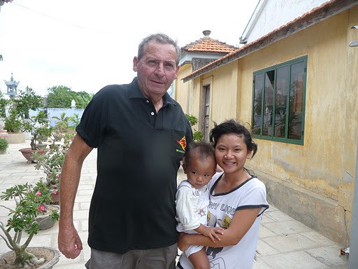 Jack and his new sponsored daughter, NGUYEN THI NHAT VY