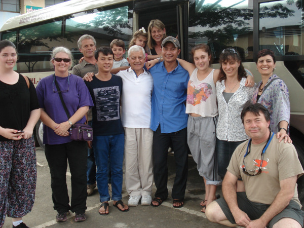 Katelyn, Caralyn, Rob, Ti, Charlie, Ron, Zoe, Lana, Dong, Taylah, Louise, Michelle, Peter
(Suong took the photo)