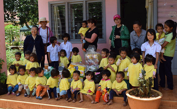 Phat Buu also take in young one- to two-year olds, to give them much needed nourishment,
staying a few months at a time