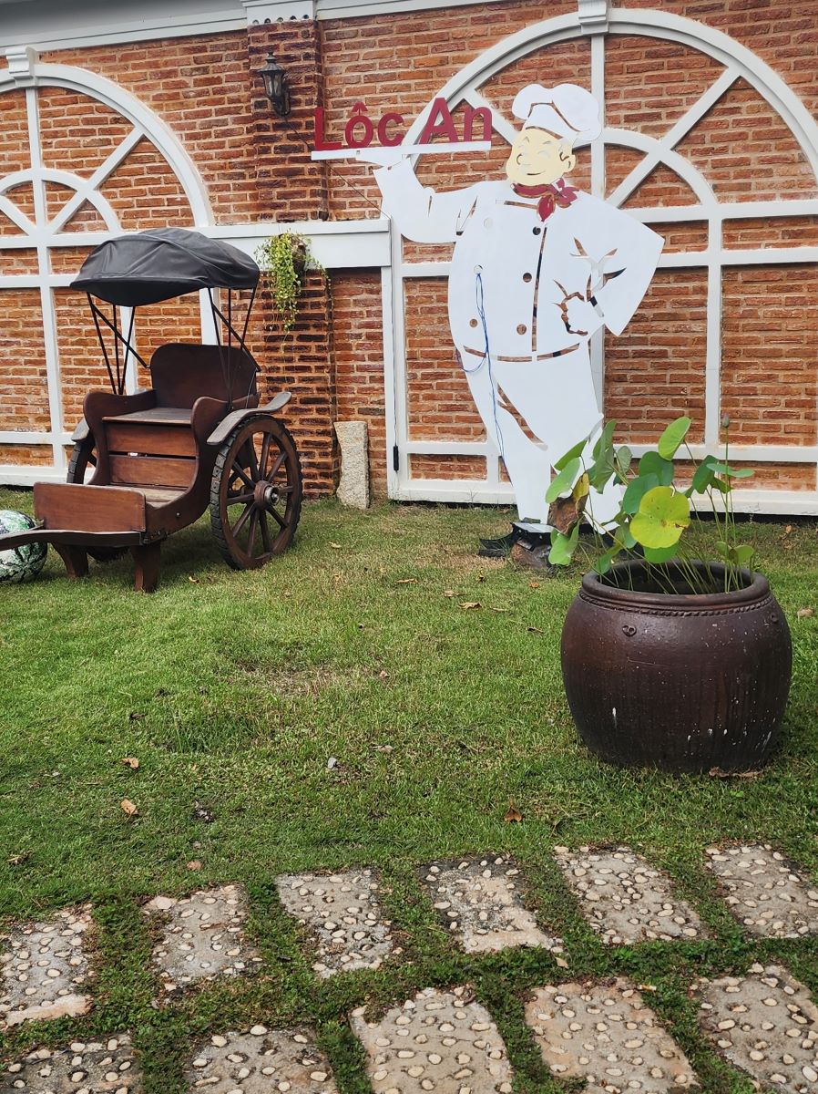 Loc An resturant outside of Baria