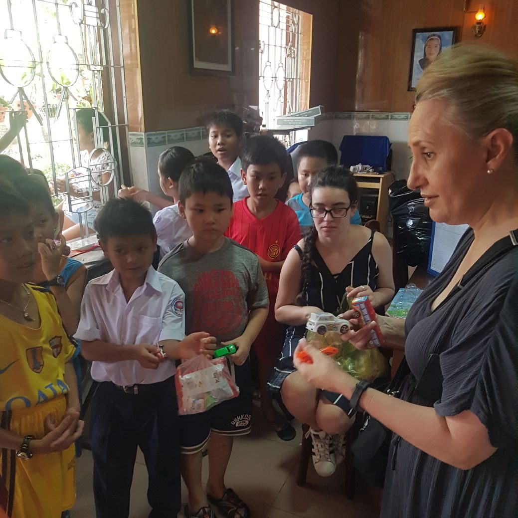 Catherine with children Cho Moi
