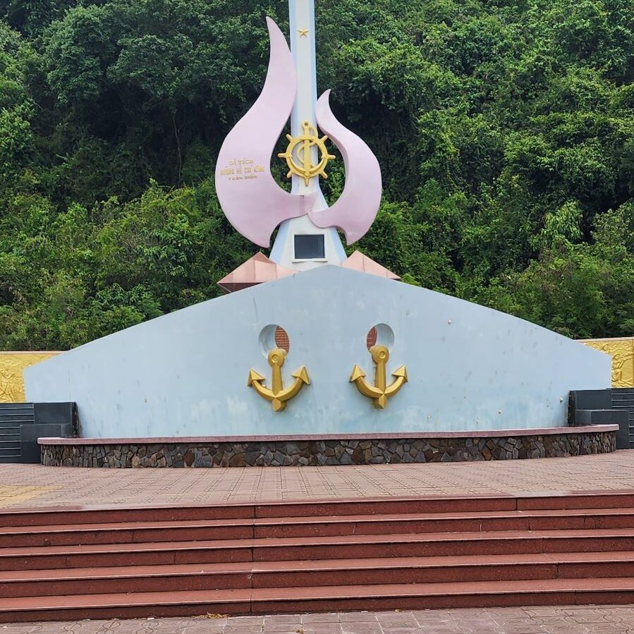 Monument at Vung Ro