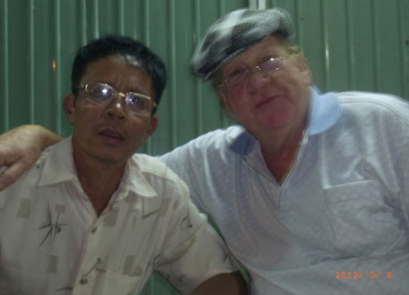 Ian (Bluey the legend) also drank with the locals, drinking 333 Beer (Ba Ba Ba).
Ian also managed to con this ex-Viet Cong soldier, who both Ian and I fought against in battle 45 years ago, out of his fine Englishman's hat!